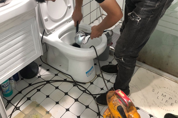 杭州马桶经常堵塞竟是因为它们,别因方便惹来大麻烦